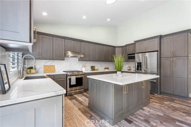 Detail Gallery Image 9 of 42 For 9662 Woodlawn Dr, Huntington Beach,  CA 92646 - 3 Beds | 2 Baths