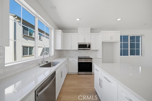 Detail Gallery Image 10 of 32 For 4862 Arroyo Run, Moorpark,  CA 93021 - 3 Beds | 2/1 Baths