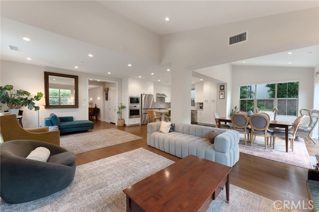 Detail Gallery Image 11 of 28 For 117 Reflection, Irvine,  CA 92620 - 4 Beds | 3/1 Baths