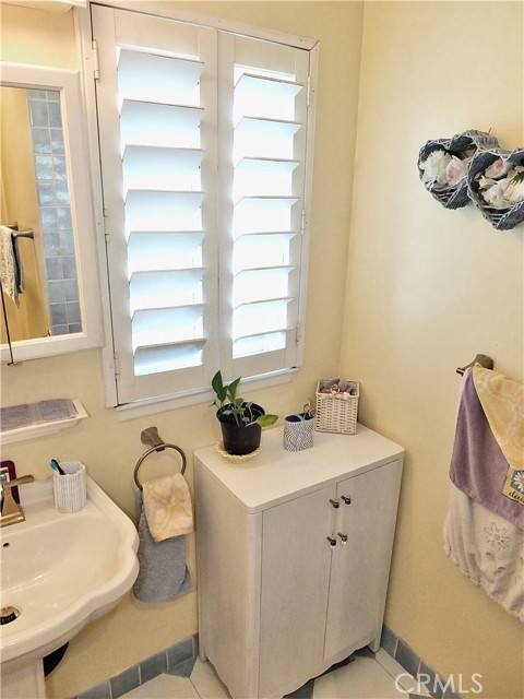 Image 34 of 43 For 6151 Wentworth