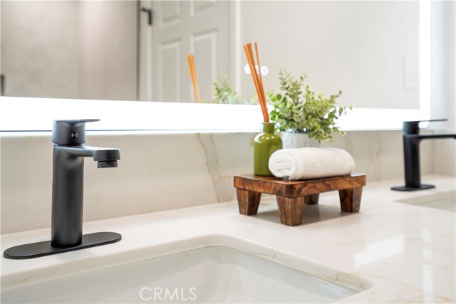 Detail Gallery Image 32 of 46 For 18324 Sylvan St, Tarzana,  CA 91335 - 4 Beds | 2 Baths