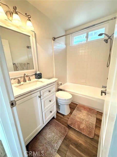 25 Dewberry, Rancho Santa Margarita CA: https://media.crmls.org/medias/5a4de9b9-13ae-40ad-957b-33bf3c9c6531.jpg