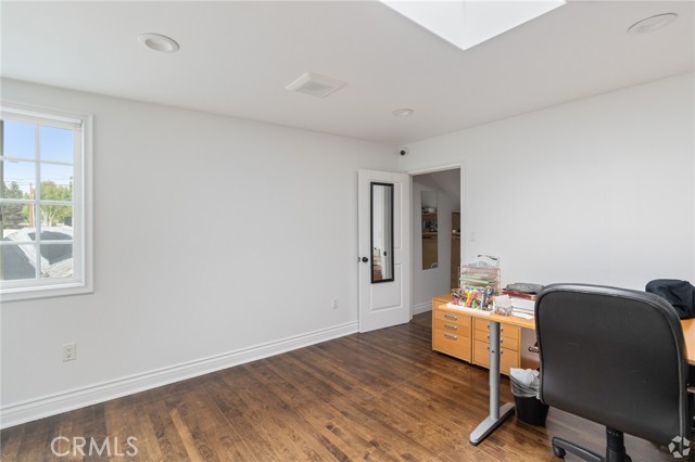 Detail Gallery Image 6 of 7 For 6000 Woodman Ave a,  Van Nuys,  CA 91401 - 2 Beds | 1 Baths