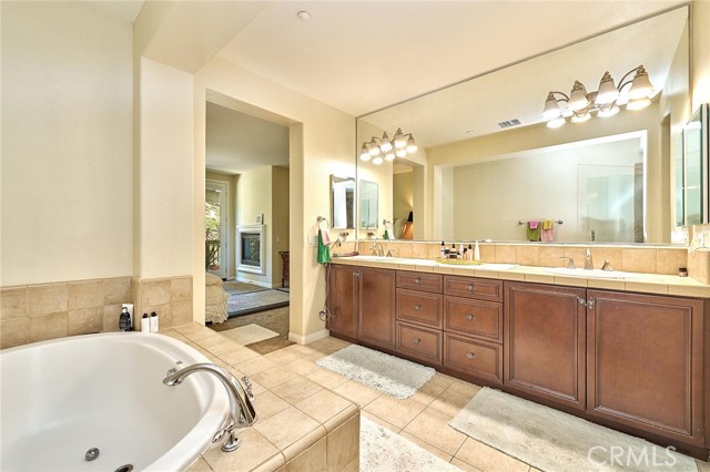 18977 Phelham Way, Yorba Linda CA: https://media.crmls.org/medias/5a4e1722-2a0c-460b-89ca-462c974e3c48.jpg