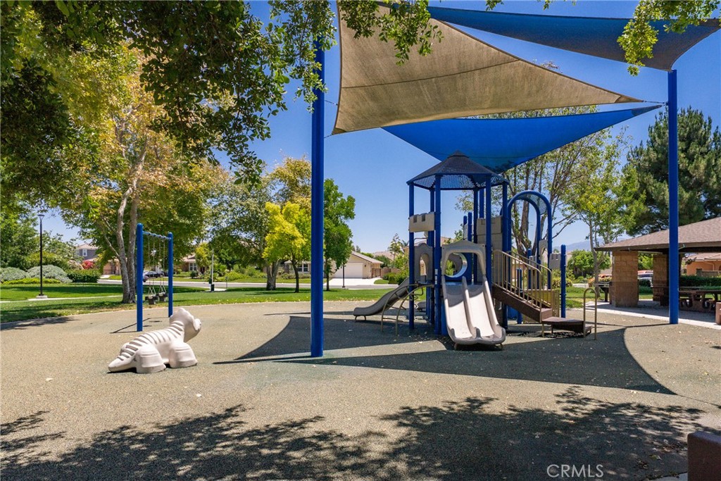 https://media.crmls.org/medias/5a4f2c13-3062-4090-b1a7-4baf00f87902.jpg?preset=X-Large
