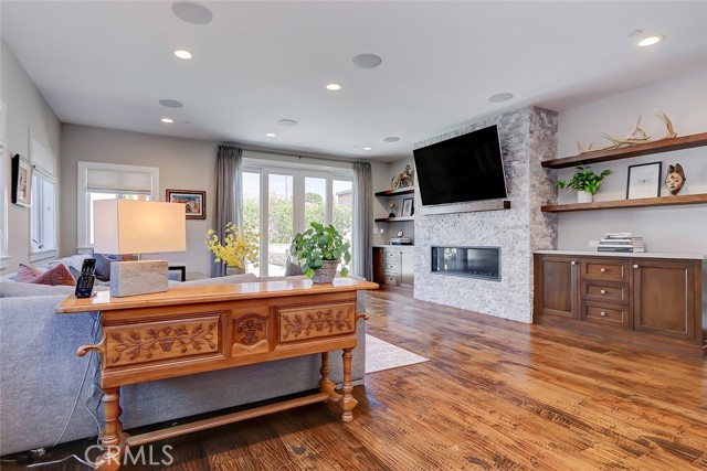 1833 8th Street, Manhattan Beach CA: https://media.crmls.org/medias/5a4f3e8d-09f7-4cc0-898e-3957aaff9be2.jpg