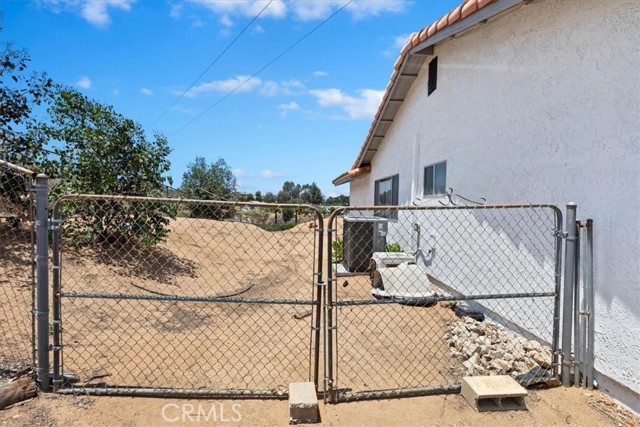 20061 Lounsberry Road, Perris CA: https://media.crmls.org/medias/5a4f82ff-bacd-4850-a209-065530ab0e2f.jpg