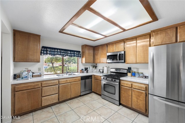 Detail Gallery Image 13 of 32 For 16435 Stagecoach Ave, Palmdale,  CA 93591 - 3 Beds | 2 Baths