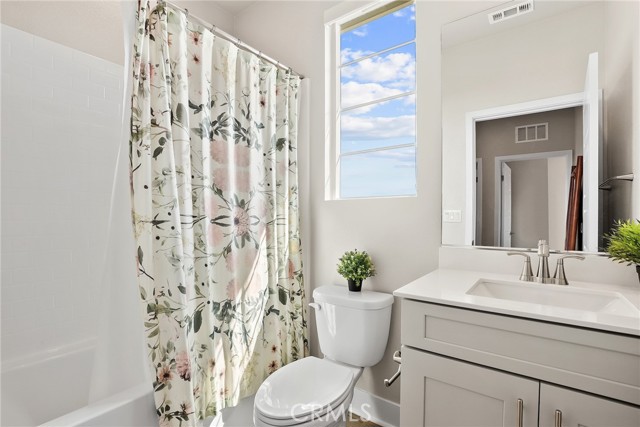 Detail Gallery Image 20 of 38 For 1421 W Sunrise Ln, San Pedro,  CA 90732 - 4 Beds | 3/1 Baths