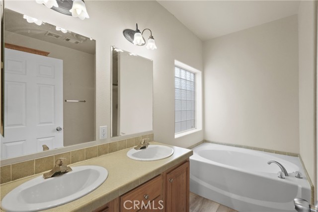 20180 Grill Court, Perris CA: https://media.crmls.org/medias/5a520a76-76f3-43b1-9549-c982483392a6.jpg