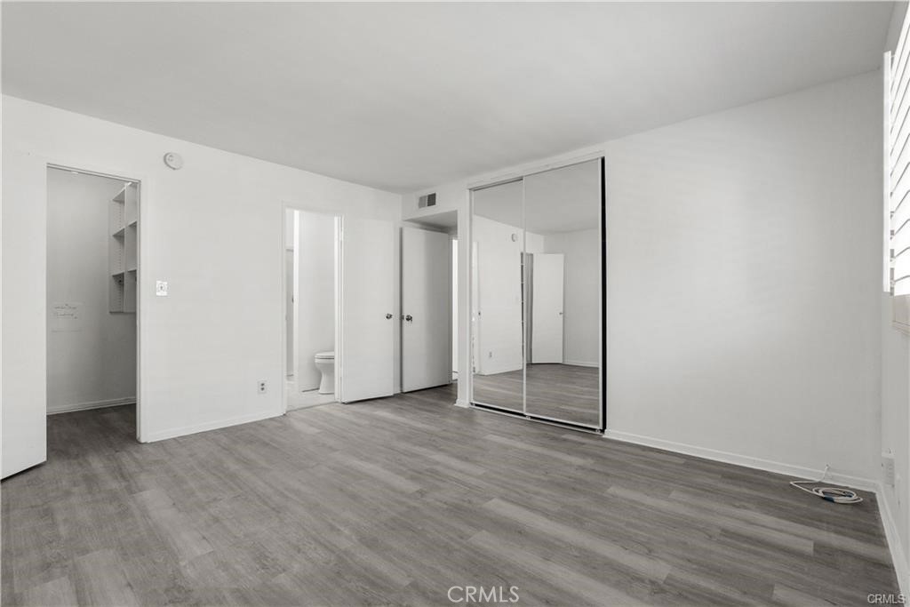 https://media.crmls.org/medias/5a530eea-c0a2-4497-92d7-92a0341a5473.jpg?preset=X-Large