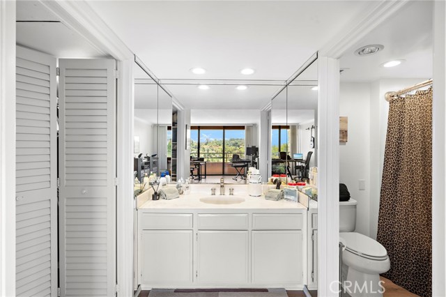 24055 Paseo Del Lago, Laguna Woods CA: https://media.crmls.org/medias/5a536be2-7bff-464a-9980-6b0fd7e9422f.jpg