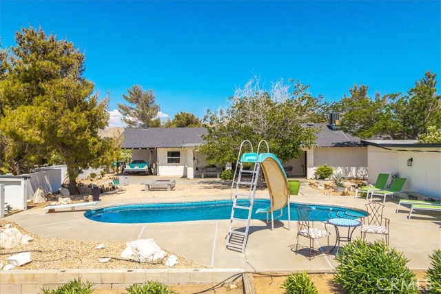 9124 Joshua Lane, Yucca Valley CA: https://media.crmls.org/medias/5a5431bb-4768-4701-a152-a27e26ed239d.jpg