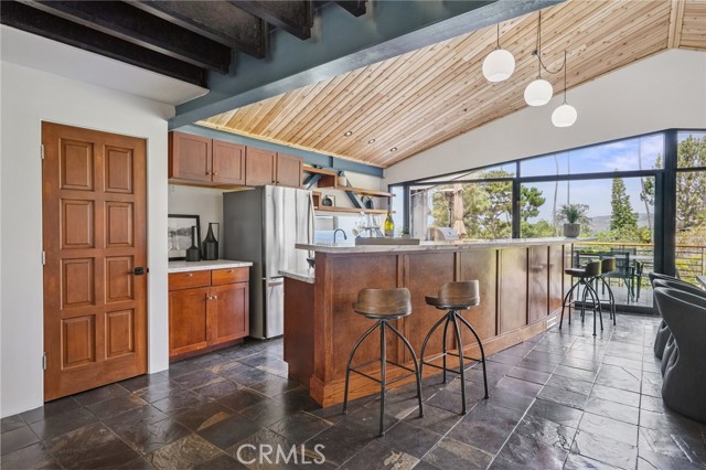 686 Diamond Street, Laguna Beach CA: https://media.crmls.org/medias/5a548f66-59fb-41c0-85b3-02d714723d47.jpg
