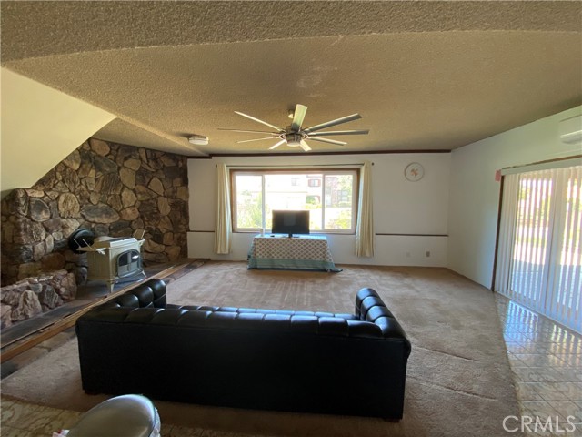 42060 Parkmont Drive, Quartz Hill CA: https://media.crmls.org/medias/5a55e5e3-0a91-44a3-a0cb-84d9ba074036.jpg