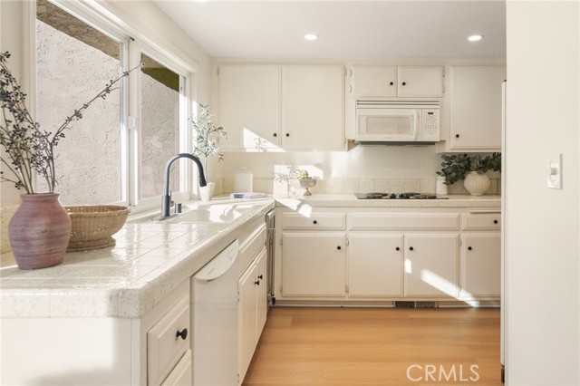 Detail Gallery Image 8 of 38 For 69 Cottonwood Cir, Rolling Hills Estates,  CA 90274 - 3 Beds | 3 Baths
