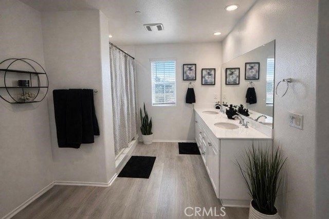 Detail Gallery Image 5 of 10 For 8883 Beacon Ave, Hesperia,  CA 92344 - 5 Beds | 2/1 Baths