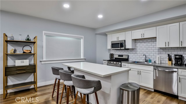 408 S Flower Street, Santa Ana CA: https://media.crmls.org/medias/5a581102-a07b-42ae-966a-1b2e170fbc9e.jpg