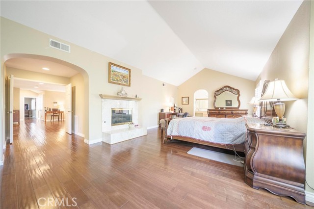 Detail Gallery Image 23 of 32 For 18741 Hillsboro Rd, Northridge,  CA 91326 - 5 Beds | 6/1 Baths