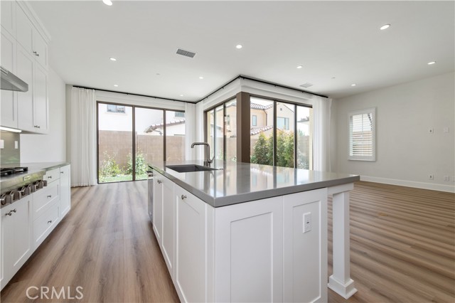 Detail Gallery Image 17 of 40 For 216 Piazza, Irvine,  CA 92602 - 4 Beds | 4 Baths