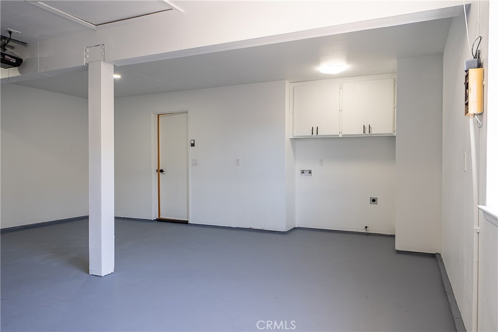 https://media.crmls.org/medias/5a5aeca4-265d-4630-94a5-53249208498c.jpg?preset=X-Large