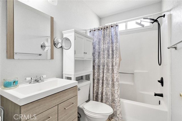 Detail Gallery Image 15 of 22 For 21867 Jelan Ave, Apple Valley,  CA 92307 - 3 Beds | 2 Baths