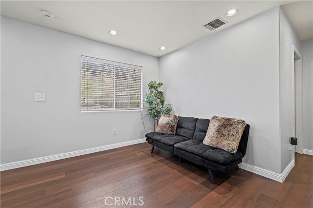 30045 Marvin Avenue, Castaic CA: https://media.crmls.org/medias/5a5c83f0-75bf-4e4d-b55f-8adf9ed4ee95.jpg