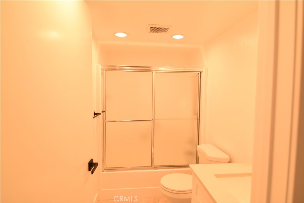 https://media.crmls.org/medias/5a5eb435-cf27-4511-969e-a4480b156e1d.jpg?preset=X-Large
