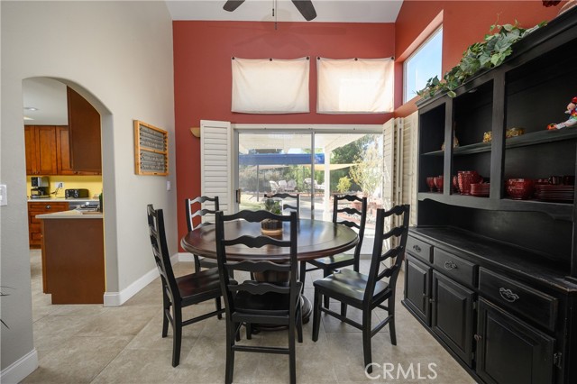 23791 Via De Gema Linda, Murrieta CA: https://media.crmls.org/medias/5a5ede1f-59c4-40b5-a3c3-32ae7ebc7541.jpg