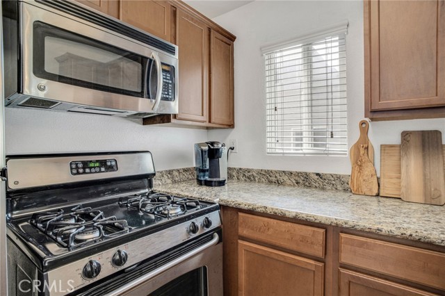 355 N Maple Street, Burbank CA: https://media.crmls.org/medias/5a5f8786-8dc0-4f29-b346-576912e8121b.jpg