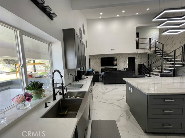 660 S Covered Wagon, Anaheim Hills CA: https://media.crmls.org/medias/5a5f9782-6ce9-44f6-9c7b-c39f96e2ad0f.jpg