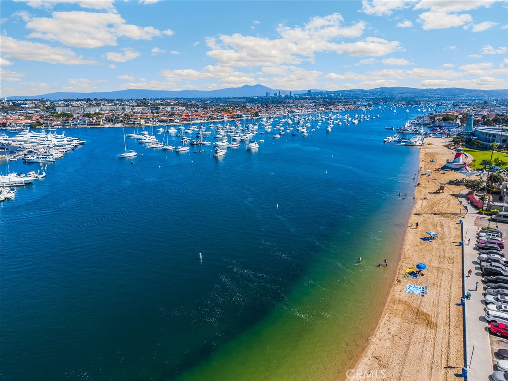https://media.crmls.org/medias/5a60709b-cb59-4cb8-9726-feb9e19b4302.jpg?preset=X-Large