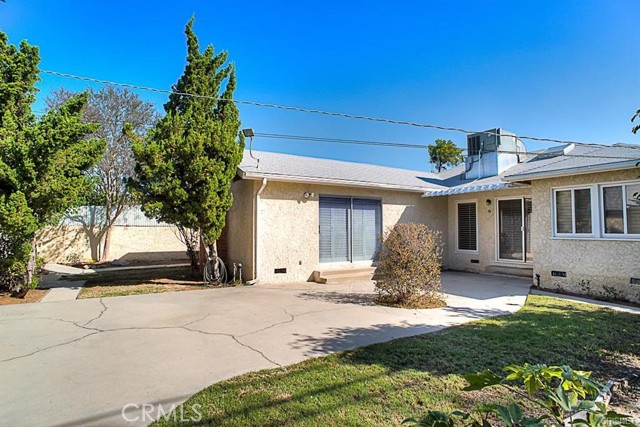 Detail Gallery Image 10 of 11 For 10101 Sophia Ave, Granada Hills,  CA 91343 - 3 Beds | 2 Baths