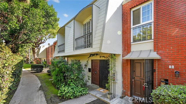 Detail Gallery Image 7 of 31 For 1800 W Gramercy #17,  Anaheim,  CA 92801 - 4 Beds | 2/1 Baths