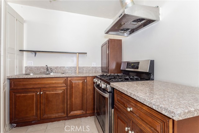 Detail Gallery Image 27 of 32 For 8855 Tyrone, Panorama City,  CA 91402 - 3 Beds | 2 Baths