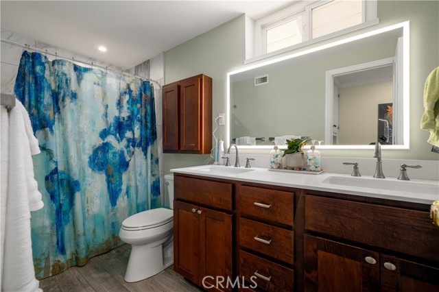 2010 Oakland Hills Drive, Corona CA: https://media.crmls.org/medias/5a63a93d-979b-4e21-9f58-dee0f74dee38.jpg