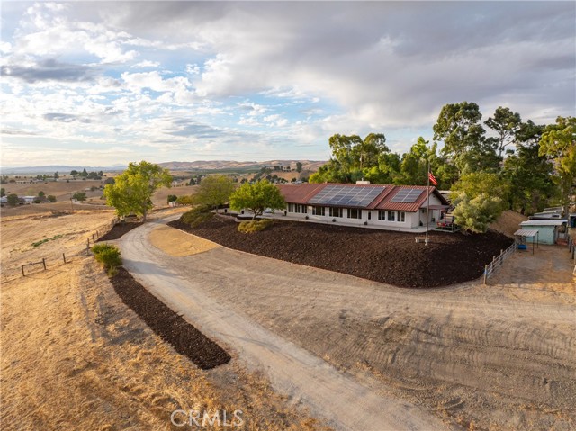 Detail Gallery Image 3 of 54 For 2245 Rancho Lomas Way, San Miguel,  CA 93451 - 3 Beds | 3 Baths