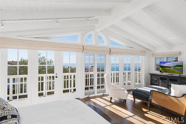 Detail Gallery Image 13 of 33 For 806 Emerald Bay, Laguna Beach,  CA 92651 - 4 Beds | 3/2 Baths