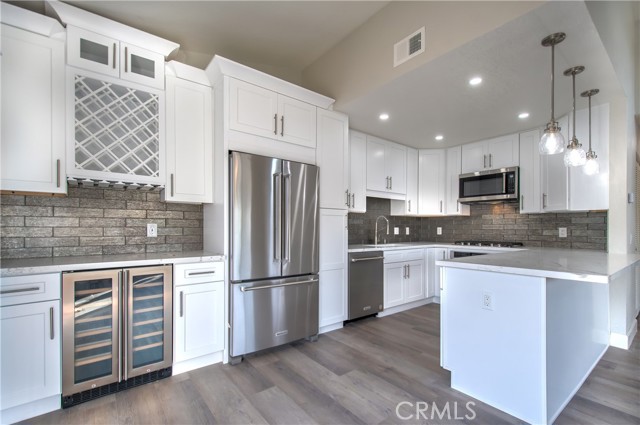 60 Greenmoor, Irvine CA: https://media.crmls.org/medias/5a65b063-2031-4143-b9a8-52842ac3c2d2.jpg