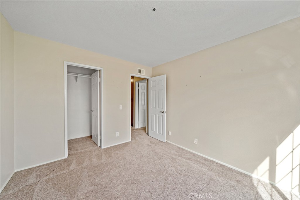 https://media.crmls.org/medias/5a66b923-bed9-4ca8-9855-d22f1759fc0e.jpg?preset=X-Large