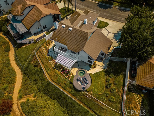 580 S Londerry Ln, Anaheim Hills CA: https://media.crmls.org/medias/5a66bbc7-276a-460b-aad3-2c1743f50679.jpg