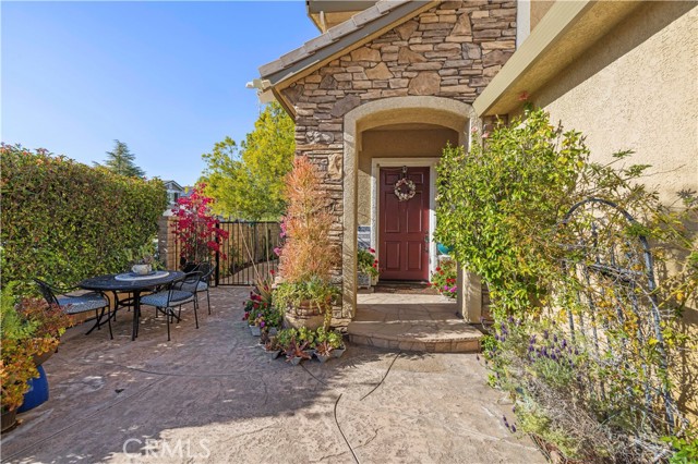 Detail Gallery Image 5 of 49 For 22029 Superior Ct, Saugus,  CA 91390 - 4 Beds | 2/1 Baths