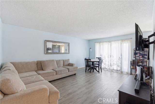 Detail Gallery Image 7 of 24 For 700 W La Veta #C7,  Orange,  CA 92868 - 2 Beds | 2 Baths