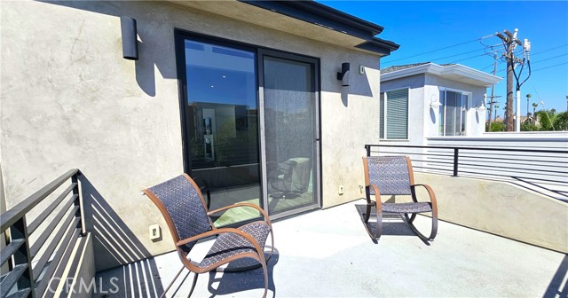 Detail Gallery Image 20 of 24 For 237 1st St, Huntington Beach,  CA 92648 - 4 Beds | 3/2 Baths