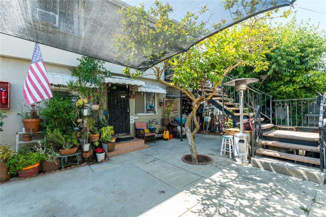 529 Raleigh Street, Glendale CA: https://media.crmls.org/medias/5a675dda-cd81-4650-83cf-6f27f49ac0ad.jpg