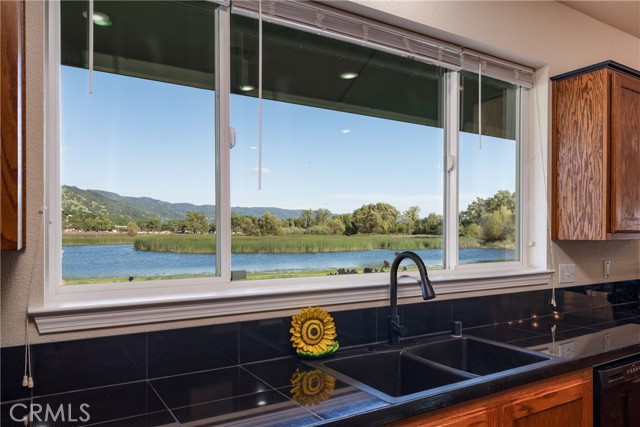 2260 Lakeshore Blvd, Upper Lake CA: https://media.crmls.org/medias/5a678465-b24d-4fb9-bf63-40d1e7e51dd8.jpg