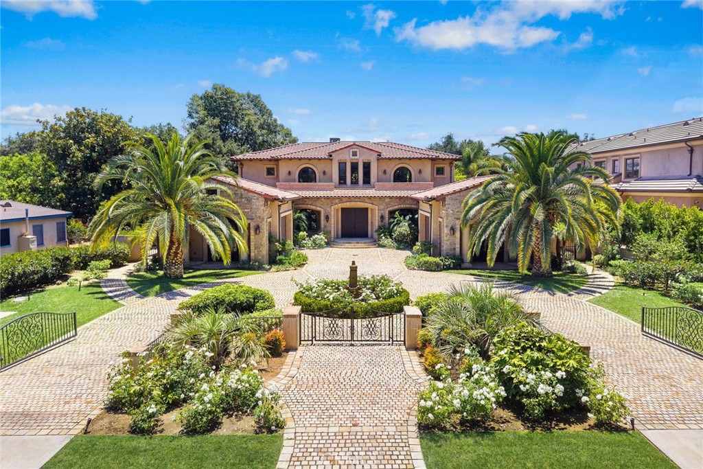 330 W Le Roy Avenue