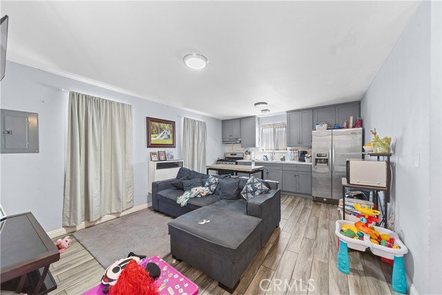 1142 E Century Boulevard, Los Angeles CA: https://media.crmls.org/medias/5a6989e1-c1a1-40ce-b7d5-99080a0dc13a.jpg