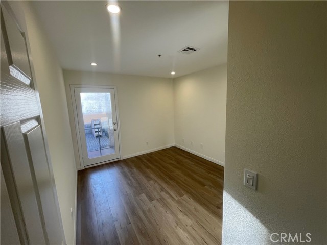 Detail Gallery Image 10 of 14 For 116 W Maple St #6,  Glendale,  CA 91204 - 3 Beds | 2 Baths