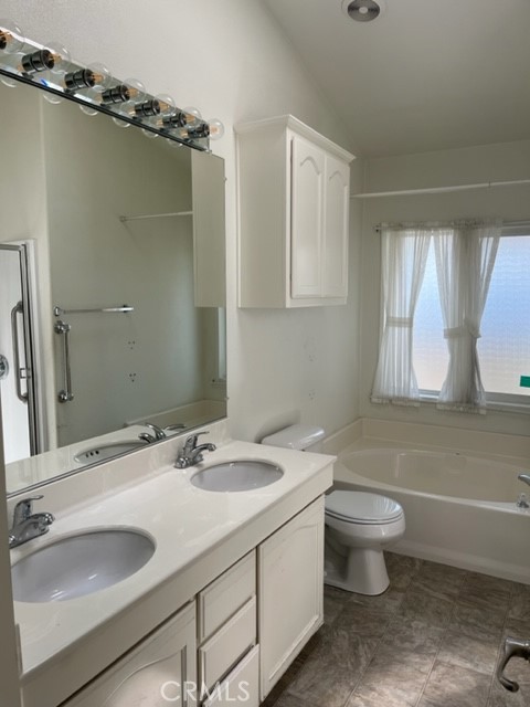 14851 Jeffrey Road, Irvine CA: https://media.crmls.org/medias/5a6a2cda-5c07-4283-8e56-28d9086b9e07.jpg